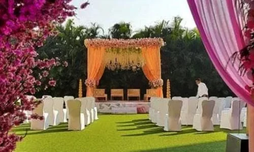 Small Lawn For Family Events