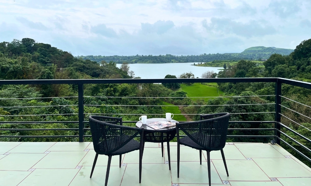 Balcony Dining with Lake View