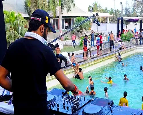 Sunday Dj Pool Party