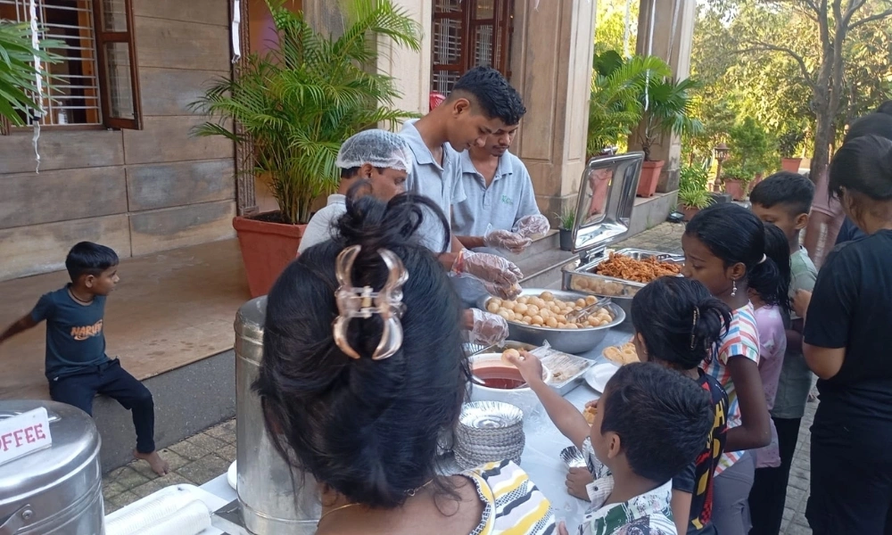 Live Food Serving & Dining Setup
