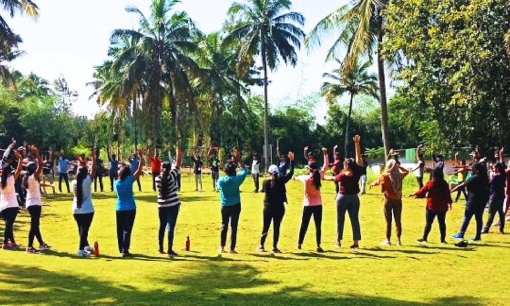 Group Outdoor Team Building Activity
