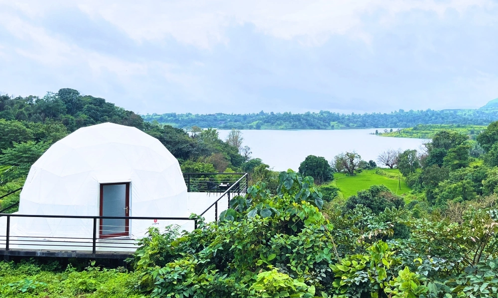 Dome Cottage with Lake View