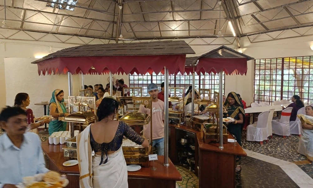 Live Buffet Dining Area