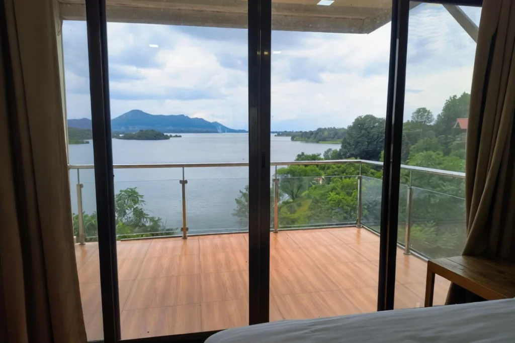 Armani - Lake View