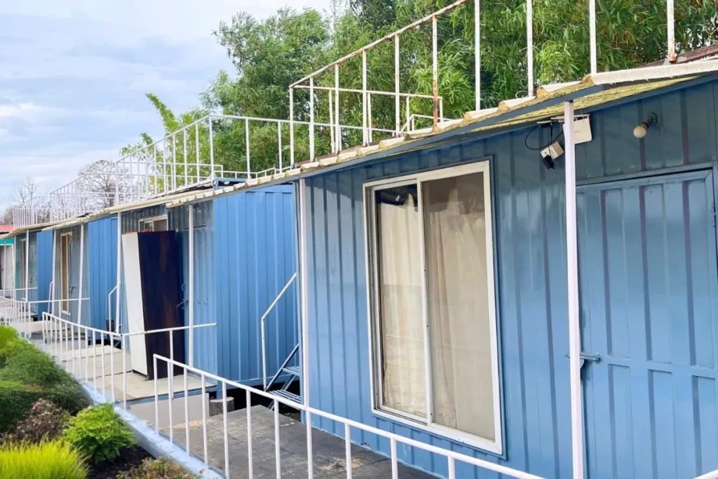 Budget Pods Room
