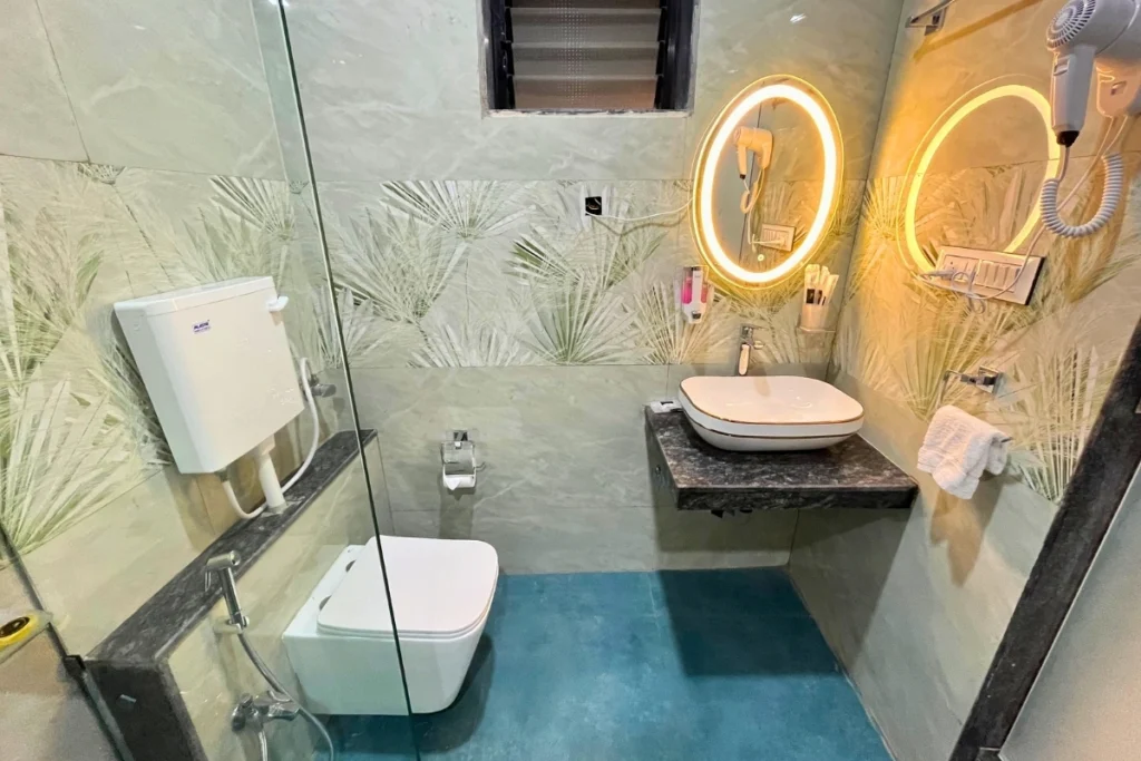 Lake View Luxury Suite Bath
