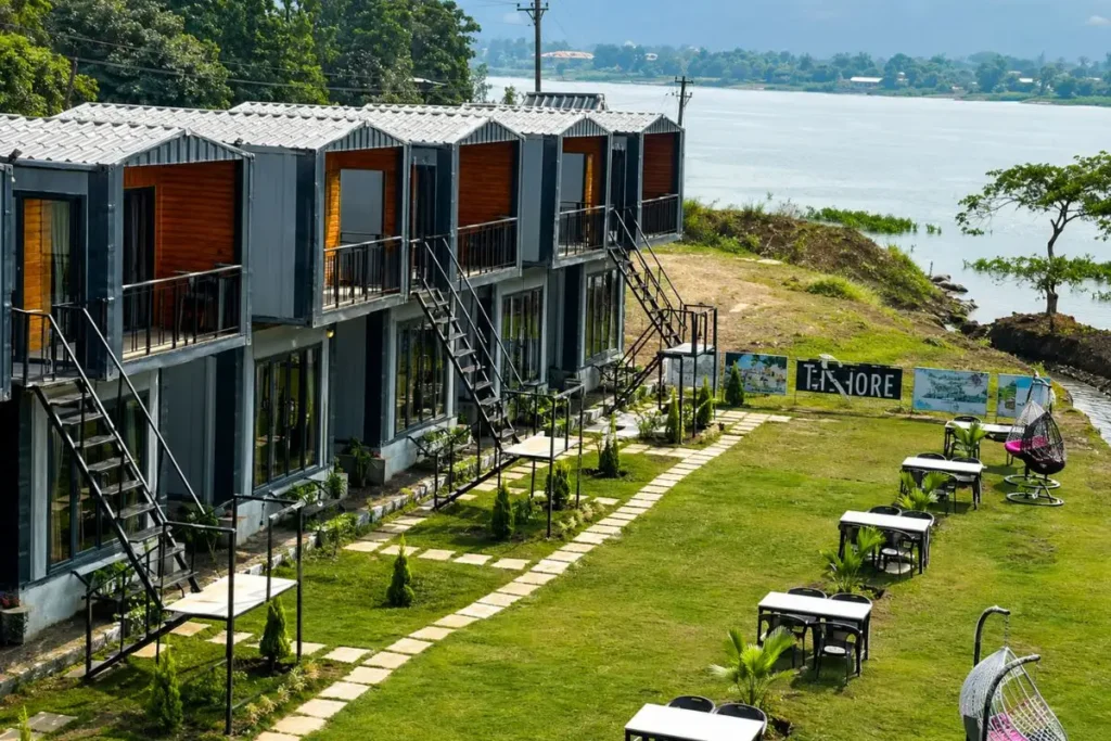 Bay Pod With Balcony
