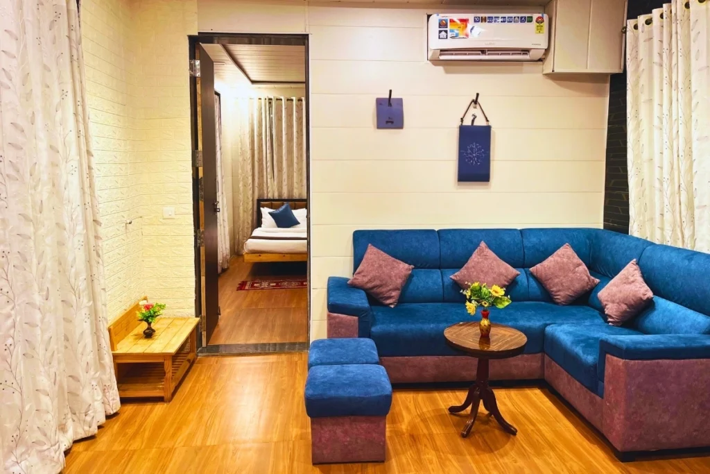 Hornbil Cottage Room - Hall Area